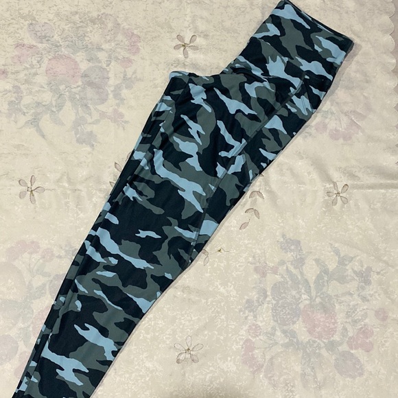 Bally Total Fitness Camo Leggings Large Size Women - Picture 1 of 5
